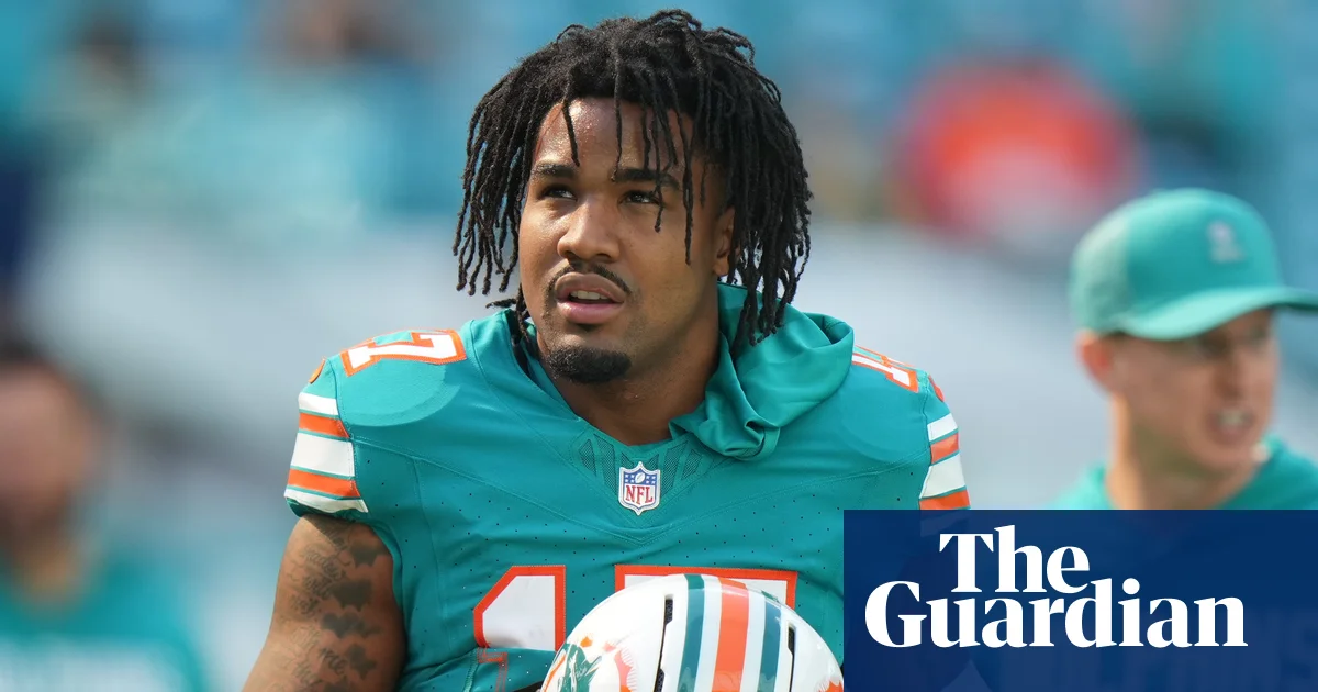 Broncos reportedly send first-round pick to Dolphins in return for receiver Waddle | NFL