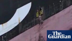 Trump claims US has total control over strait of Hormuz after Iran seizes two container ships | Donald Trump